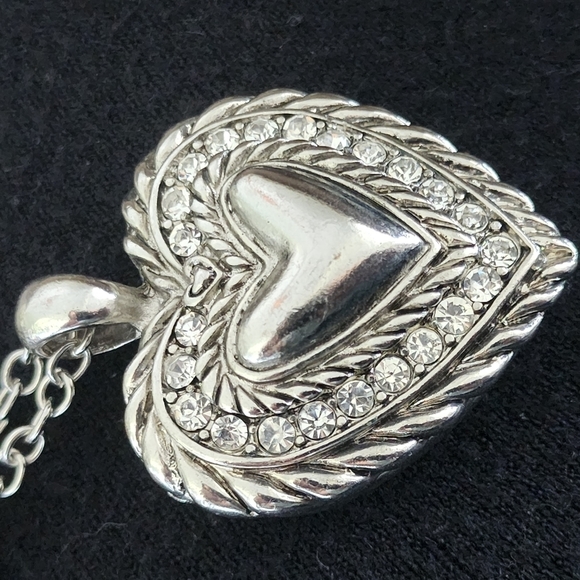 Vintage 3D Heart Filigree Pendant Necklace β Silver Tone π - Picture 5 of 8